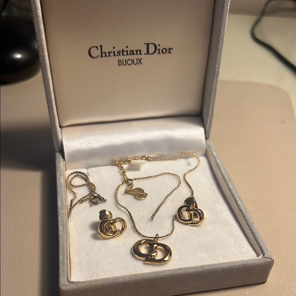 Christian Dior Bijoux Gold Jewelry Set - Clip On Earrings -Broken Necklace Chain